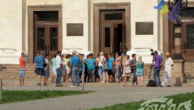 Журналісту видання &laquo;Гривна&raquo; перешкоджали під час акції протесту під Херсонською ОДА