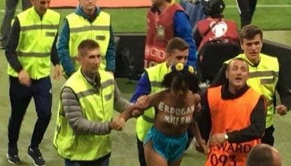 Правоохоронці відпустили активістку Femen, яку затримали під час матчу Україна-Туреччина