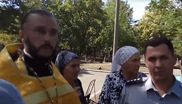 У Миколаєві священнослужитель намагався відібрати камеру у журналіста «Корабелов.інфо» (ВІДЕО)