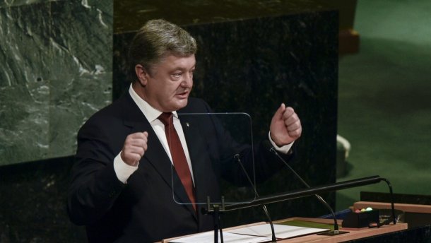 Порошенко назвав Сенцова і Сущенка двома найбільш відомими українськими політв’язнями у Росії