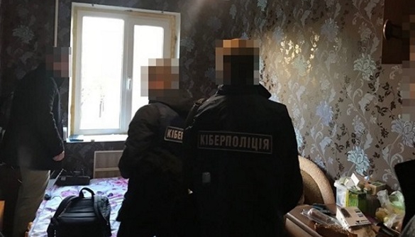 У Києві Кіберполіція викрила чоловіка у незаконній ретрансляції телеканалів (ФОТО)