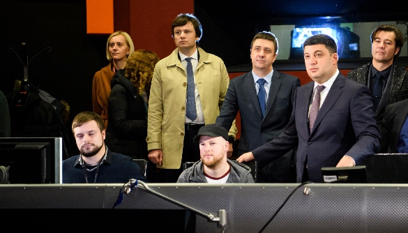 Як український прем&rsquo;єр пообіцяв ходити на українські кінопрем&rsquo;єри