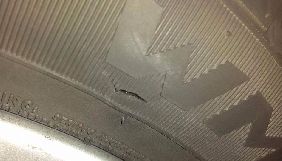 Журналіст &laquo;Четвертої влади&raquo; заявляє, що невідомі порізали колеса його авто