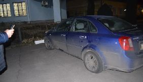 На Київщині порізали шини двом журналістам, які висвітлювали сесію селищної ради
