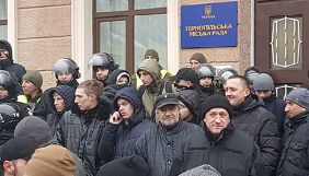 Журналістка заявляє, що у Тернополі члени ВО «Свобода» перешкоджають висвітлювати сесії міськради
