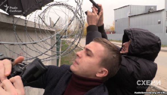 Суд зобов’язав поліцію відкрити справу проти журналістів «Схем» через «втручання у приватне життя» Медведчука