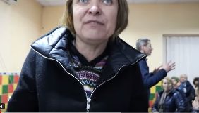 На Миколаївщині журналістку силоміць вивели із зустрічі політика з виборцями