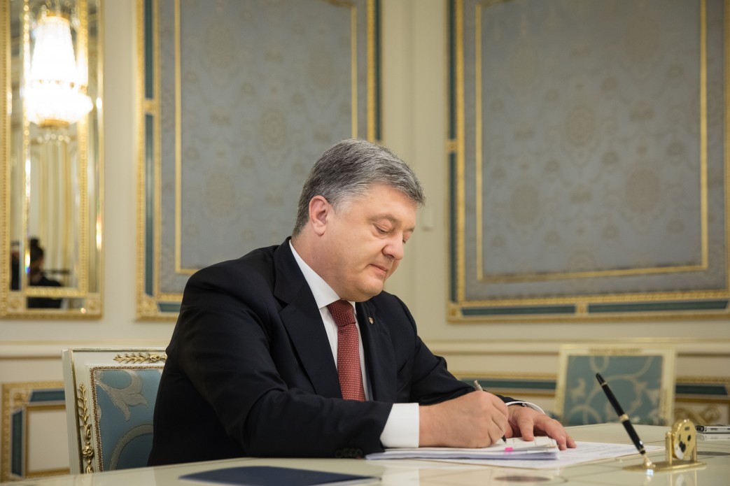 Порошенко підписав закон щодо фінансування з бюджету кримських телерадіокомпаній