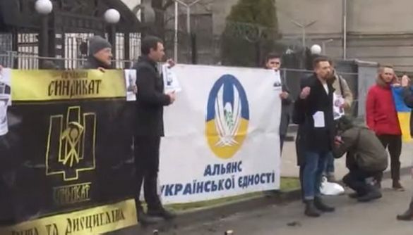 У Києві біля посольства РФ активісти провели флешмоб на підтримку українських політв’язнів