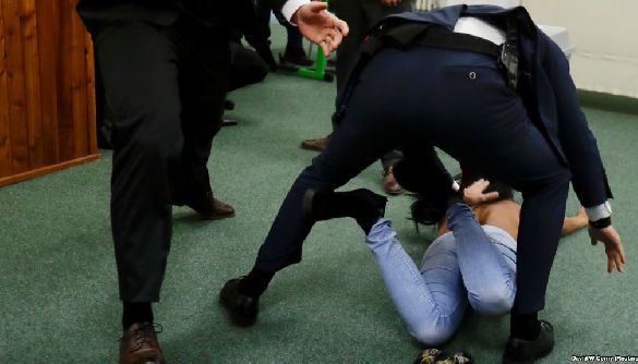 Представниця Femen, що назвалася журналісткою й вибігла до президента Чехії, не хотіла на нього напасти – адвокатка