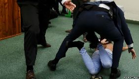 Представниця Femen, що назвалася журналісткою й вибігла до президента Чехії, не хотіла на нього напасти &ndash; адвокатка