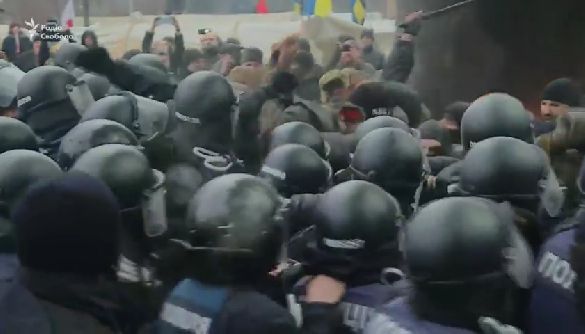 &laquo;Криве дзеркало&raquo; закону про реінтеграцію Донбасу: в Росії і у нас