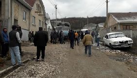 Російські силовики обшукали будинки кримськотатарських активістів через публікації в соцмережах