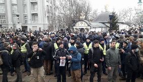 Журналістці &laquo;Тижня&raquo; священник заважав знімкувати на акції біля Десятинної церкви
