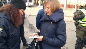 У суді, де планувався допит Порошенка, охоронці просили журналісток роздягтися