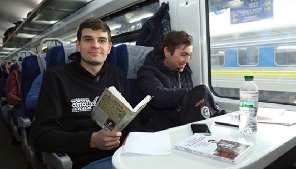 «Укрзалізниця» почала продавати книжки у потягах «Інтерсіті»
