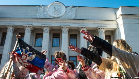 Успеть за три минуты: четыре приёма «луганской» пропаганды Успеть за три минуты: четыре приёма «луганской» пропаганды