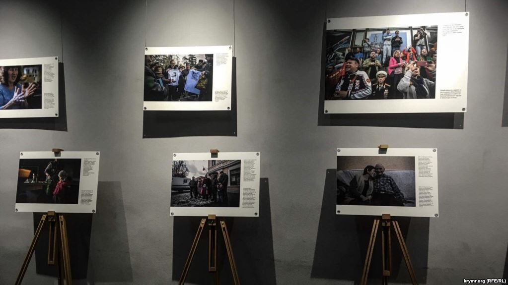 У Кримському домі проходить виставка фото про життя на анексованому півострові