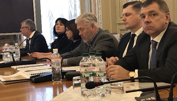 «Дякуємо-дякуємо-дякуємо». Як Нацрада захищала свій звіт у Комітеті свободи слова