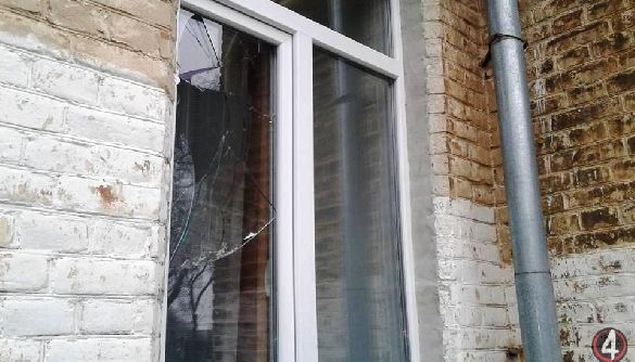 У Рівному родичам керівника ГО «Антикорупційний моніторинг» розбили вікно в квартирі