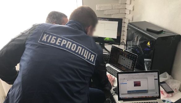 Кіберполіція викрила у Києві хакера, причетного до атак на світові банки