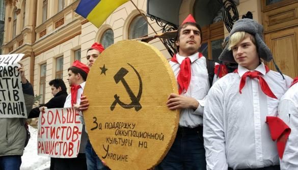 Як українська держава легалізує заборонені російські фільми
