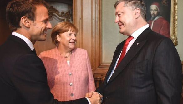 У Німеччині журналістів УНІАНу та «112 Україна» не пускали на зустріч Порошенка, Макрона та Меркель