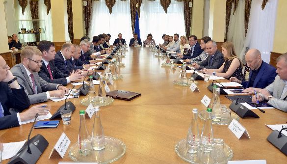 Луценко і Грицак пояснили послам країн G7 та ЄС мету спецоперації із «вбивством» Бабченка
