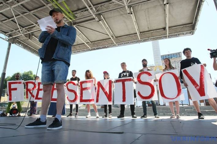 У Києві проходить акція «Вголос» на підтримку Олега Сенцова