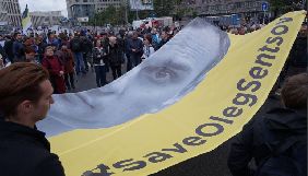 У Москві на мітингу проти репресій розгорнули прапор на підтримку Сенцова