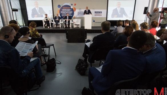 Кто и зачем предлагает нам защищать право создавать &laquo;распятых мальчиков&raquo; по-украински?
