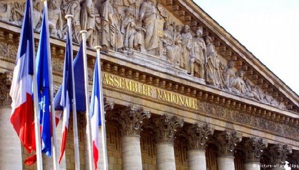 Парламент Франції ухвалив закон проти фейкових новин