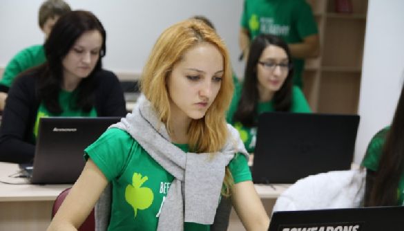Швеція підтримує Beetroot Academy та IT-освіту в Україні