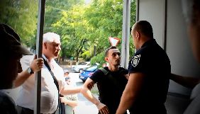 У Кропивницькому під час демонтажу МАФу журналісти потрапили в сутичку між активістами та поліцією (ФОТО)