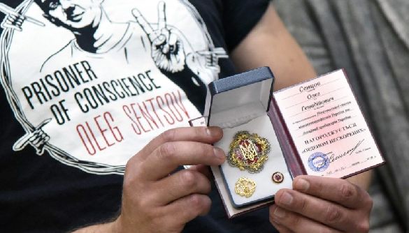Ув'язнених у Росії Сущенка та Сенцова нагородили громадською відзнакою Ордену нескорених