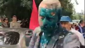 У Києві антикорупціонера Шабуніна облили зеленкою (ВІДЕО)