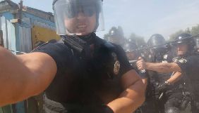 У Києві під час сутичок протестувальників із поліцією на Осокорках постраждав фотограф Єфрем Лукацький (ДОПОВНЕНО)