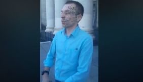 У Житомирі підозрюваного в держзраді блогера Муравицького залишили під домашнім арештом та облили зеленкою