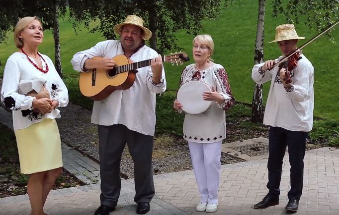 Посольство США привітало Україну з Днем Незалежності піснями, а посольство Великобританії - танцями