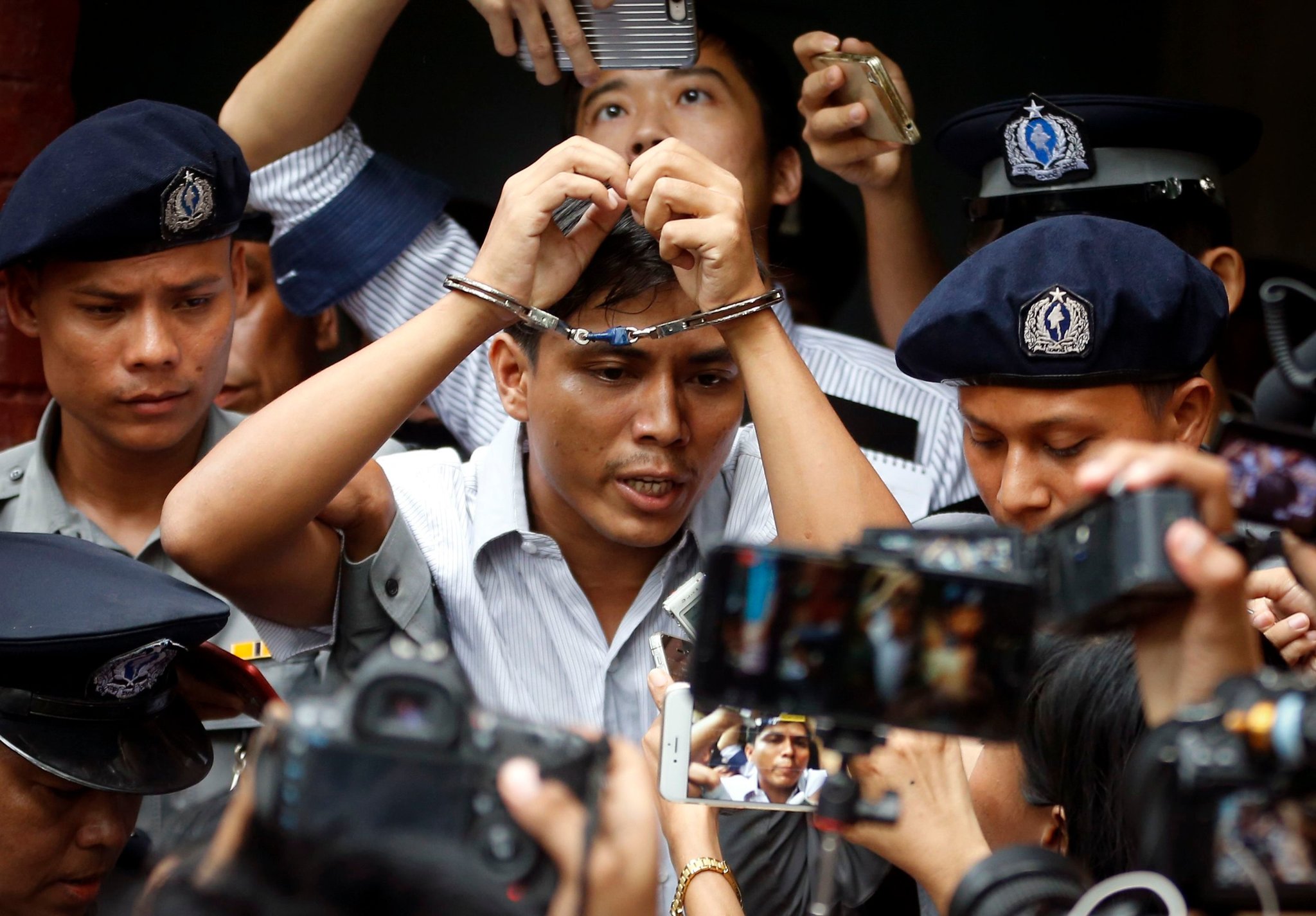 Журналістів Reuters засудили в М’янмі до 7 років