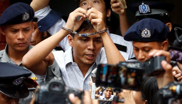 Журналістів Reuters засудили в М’янмі до 7 років