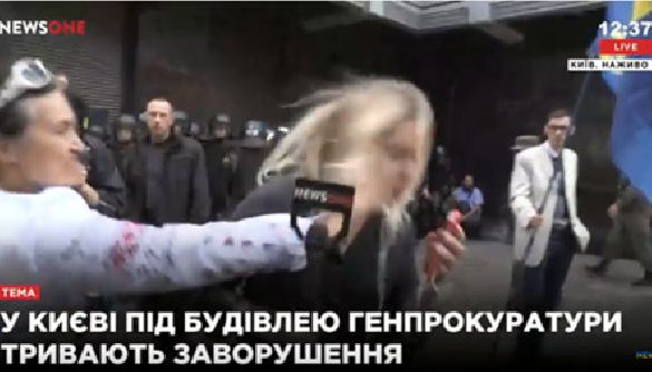 Поліція Києва затримала жінку, яка вдарила журналістку телеканалу NewsOne
