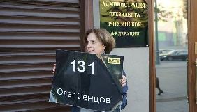 Журналістка із Росії Зоя Свєтова провела одиночний пікет під АП Путіна на підтримку Сенцова