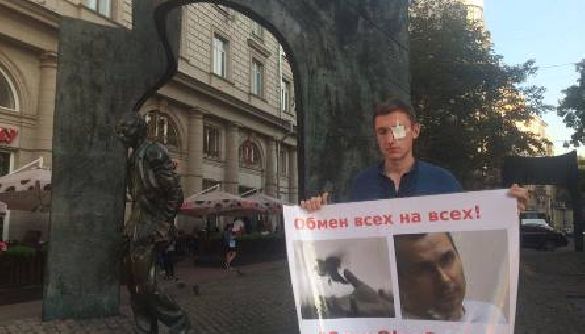 У Москві затримали двох учасників пікету на підтримку Сенцова