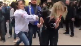 Поліція повідомила про підозру жінці, яка вдарила журналістку NewsOne