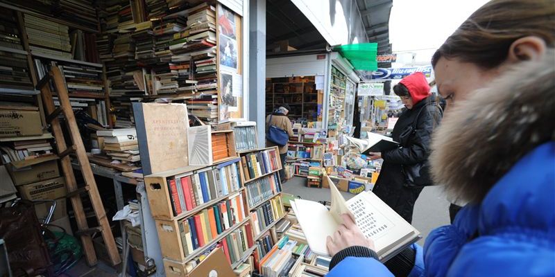 Держкомтелерадіо оштрафував підприємця за незаконний продаж російських книжок на столичному ринку