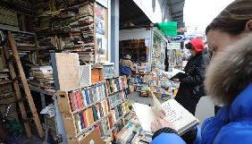 Держкомтелерадіо оштрафував підприємця за незаконний продаж російських книжок на столичному ринку