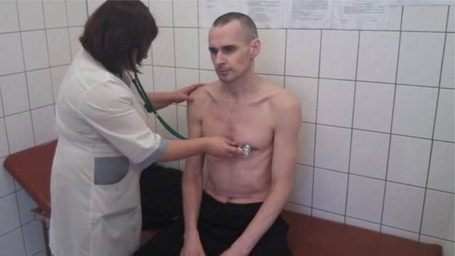 Сенцов припиняє голодування з 6 жовтня – адвокат