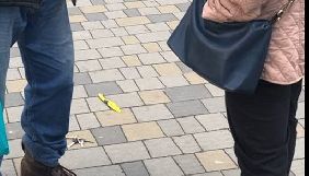 У Хмельницькому невідомий з ножем перешкоджав журналістам
