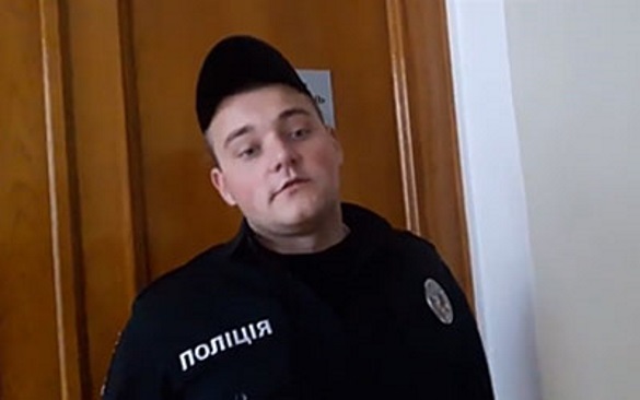 У Кропивницькому поліцейський не пустив журналіста на апаратну нараду